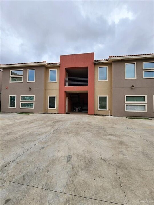 3005 S K Ln in McAllen, TX - Building Photo