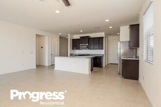 11010 W Luxton Ln in Tolleson, AZ - Building Photo - Building Photo