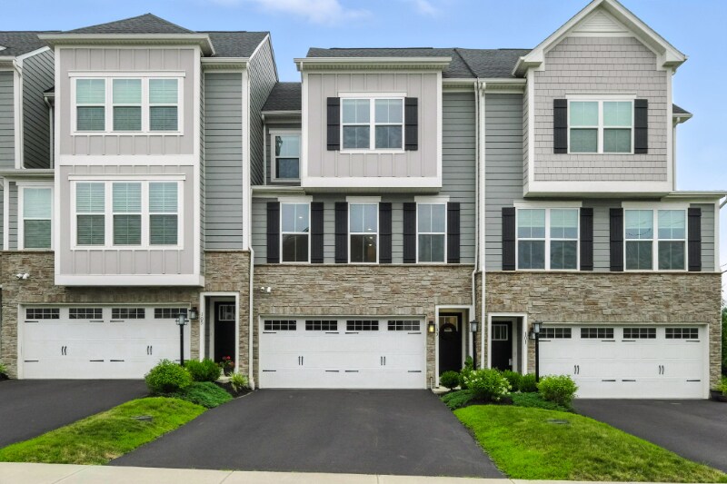 103 Spruce Ln in Canonsburg, PA - Building Photo