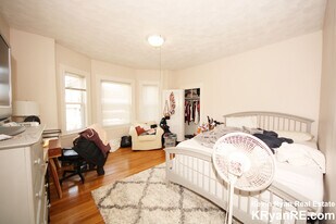 62 Bedford St, Unit 2 in Waltham, MA - Building Photo