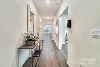 111 Switchgrass Lp in Fairview, NC - Foto de edificio - Building Photo