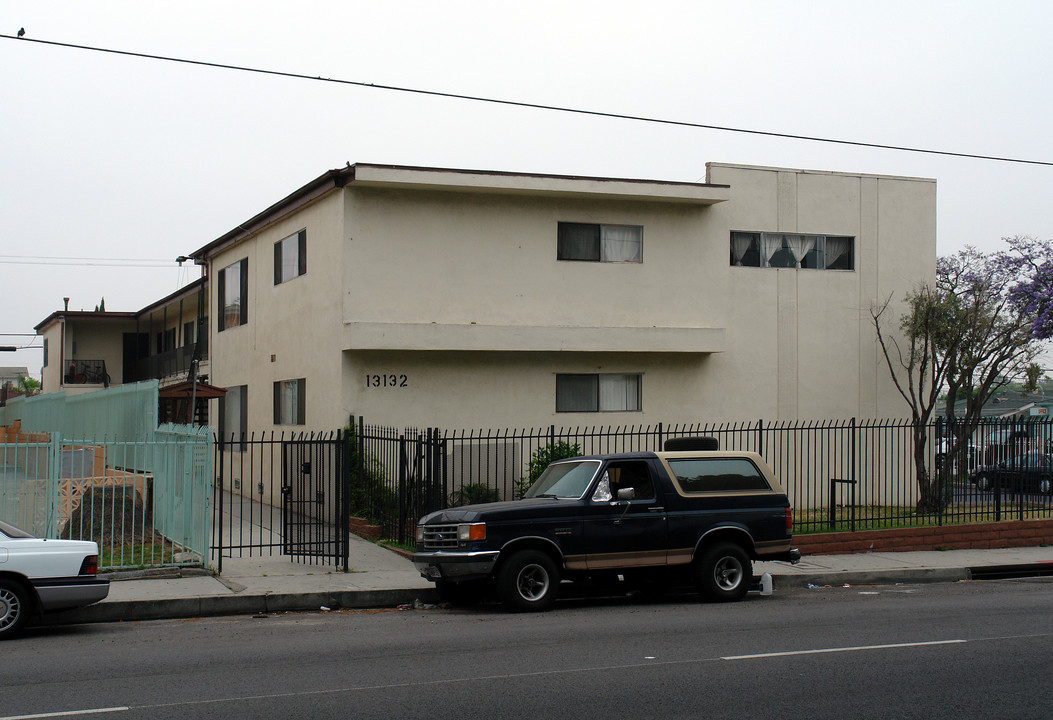 13132 S Vermont Ave in Gardena, CA - Foto de edificio