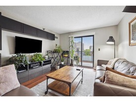78 10th St E in St. Paul, MN - Building Photo