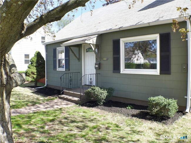 70 Whitney Rd in Manchester, CT - Building Photo - Building Photo