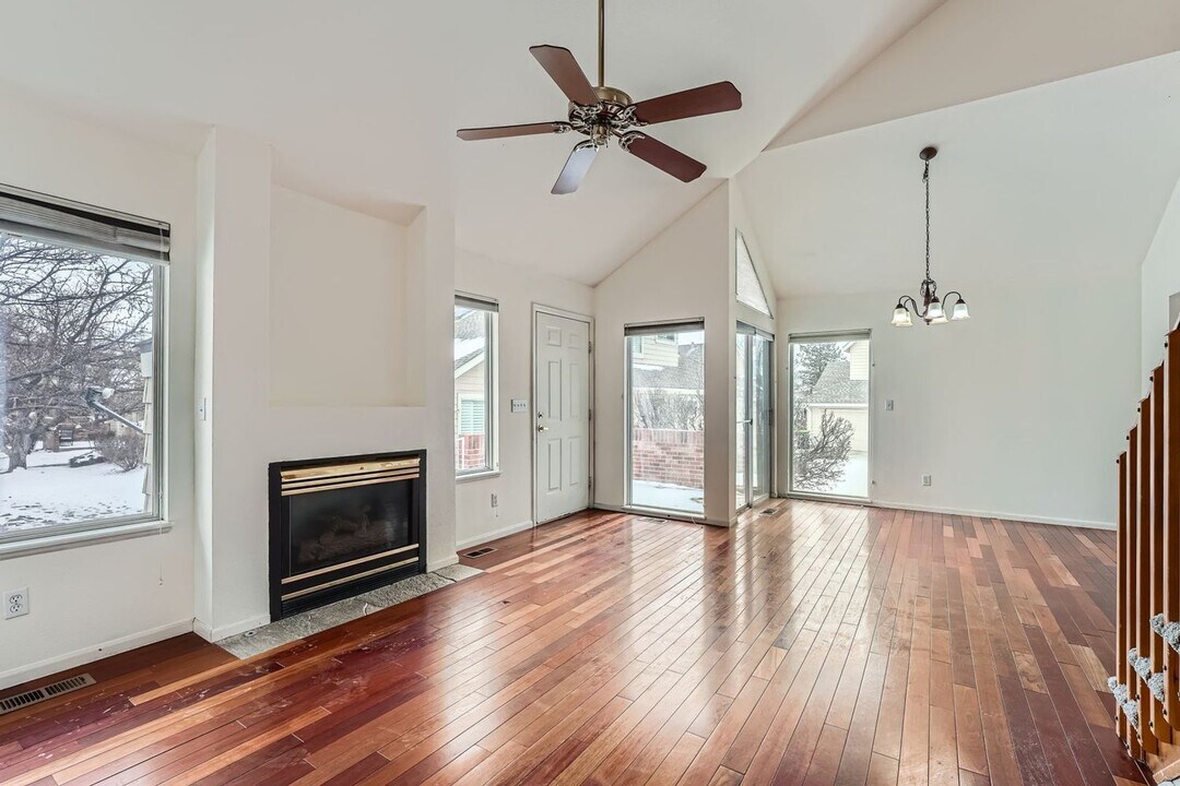 2121 S Troy Way in Aurora, CO - Building Photo