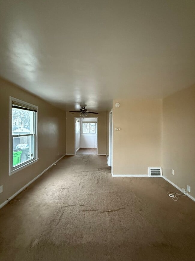 1483 E 250th St in Euclid, OH - Building Photo - Building Photo