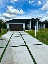 616 Maple Ave N in Lehigh Acres, FL - Building Photo - Building Photo