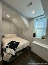 7 Strathmore Rd, Unit A in Brookline, MA - Foto de edificio - Building Photo