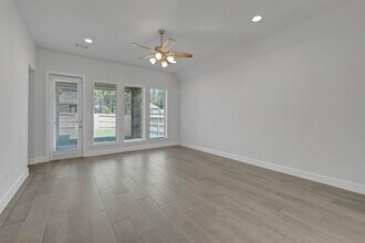 15835 Bird of Paradise Dr in Conroe, TX - Building Photo - Building Photo