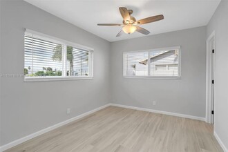 2550 Dixie Hwy in Boca Raton, FL - Building Photo - Building Photo