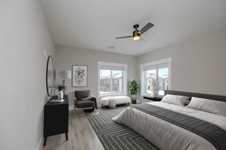 Grand Summit in Grand Blanc, MI - Foto de edificio - Building Photo