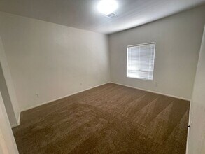 7660 W Eldorado Ln in Las Vegas, NV - Building Photo - Building Photo