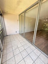 104 Royal Park Dr, Unit 3e in Oakland Park, FL - Building Photo - Building Photo