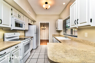 2710 W Camino Del Medrano in Tucson, AZ - Foto de edificio - Building Photo