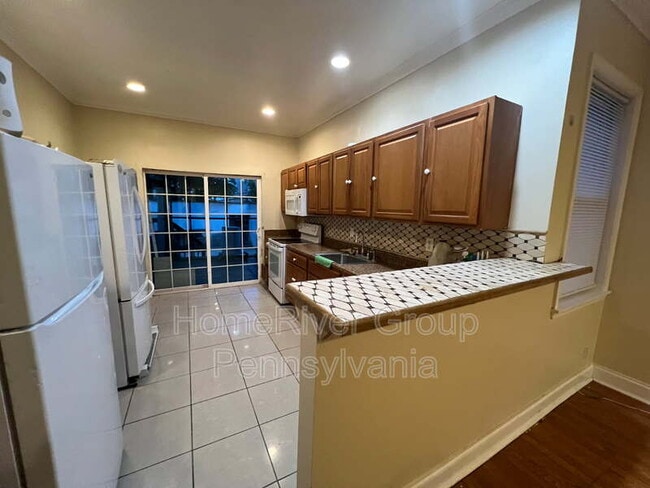 property at 3856 Fairmount Ave