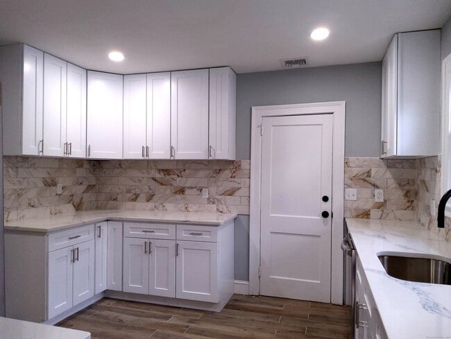92 Woodlawn St in West Hartford, CT - Building Photo - Building Photo