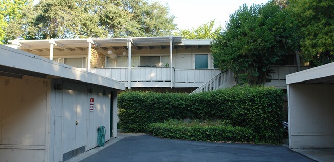 1080 Ygnacio Valley Rd in Walnut Creek, CA - Building Photo - Building Photo