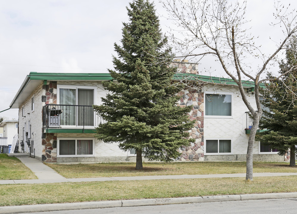 416 72nd Ave NE in Calgary, AB - Building Photo