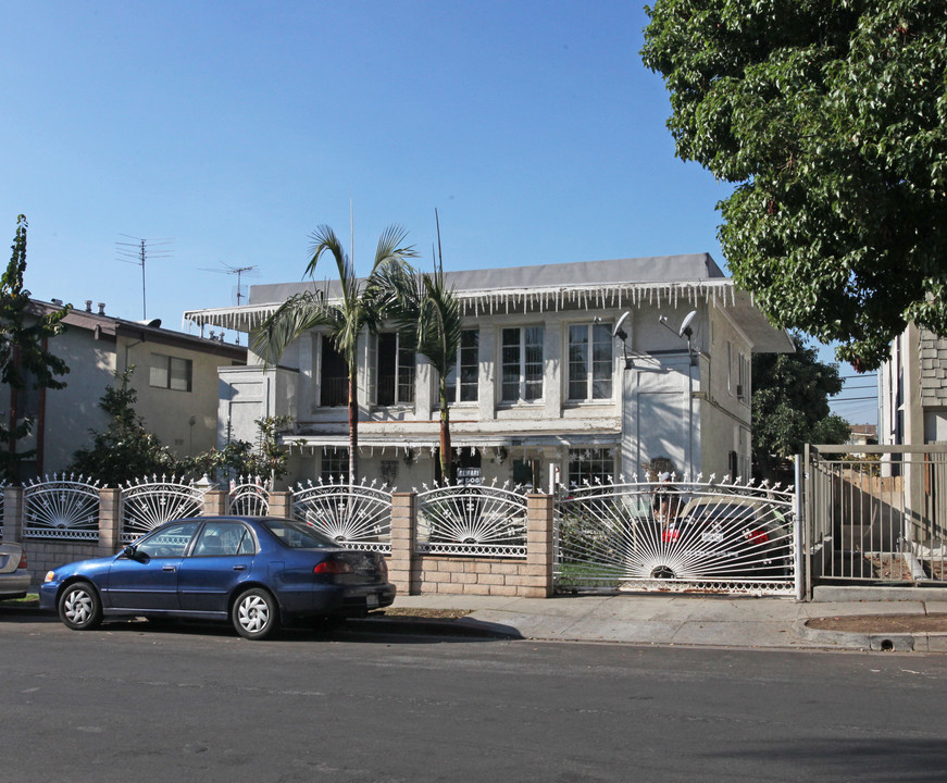 1611 N Harvar in Los Angeles, CA - Building Photo