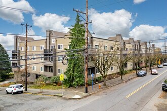 Corbanc Condiminums in Portland, OR - Foto de edificio - Primary Photo