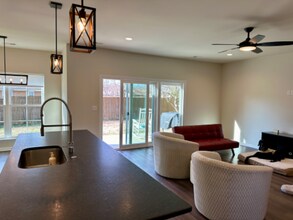 1100 Kinsey Dr SE in Huntsville, AL - Foto de edificio - Building Photo