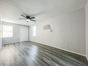 1205 Milam St in Liberty, TX - Building Photo - Building Photo