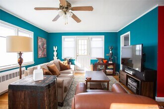 274 W Walnut St in Long Beach, NY - Foto de edificio - Building Photo