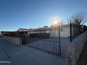 10180 Saigon Dr in El Paso, TX - Building Photo - Building Photo