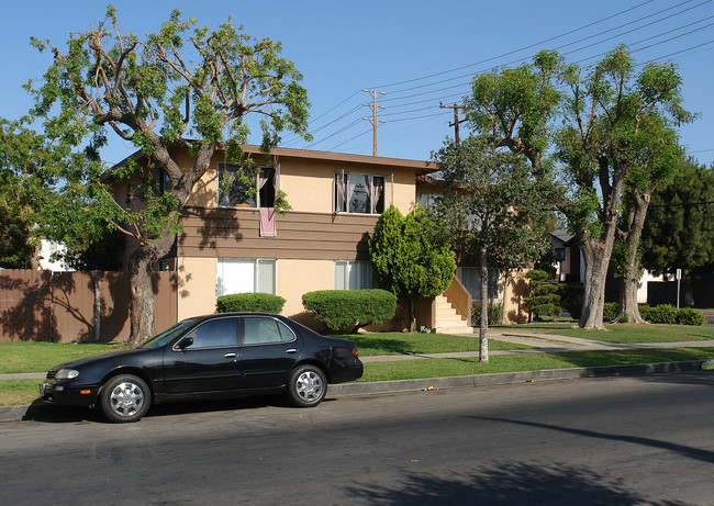 2502 S Rosewood Ave in Santa Ana, CA - Building Photo - Building Photo