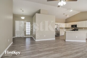 3741 White Angel Dr in North Las Vegas, NV - Foto de edificio - Building Photo