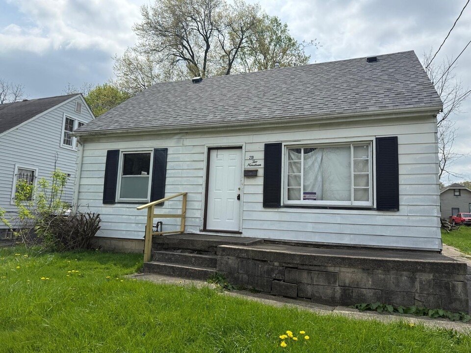 219 E Florida Ave in Youngstown, OH - Building Photo