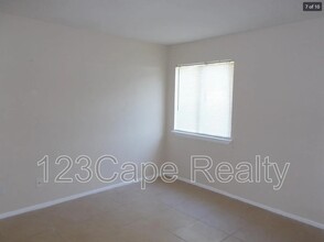 2845 Winkler Ave in Ft. Myers, FL - Building Photo - Building Photo