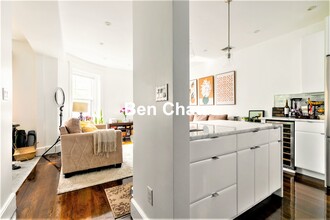 42 Cameron St, Unit 42-2 in Brookline, MA - Foto de edificio - Building Photo