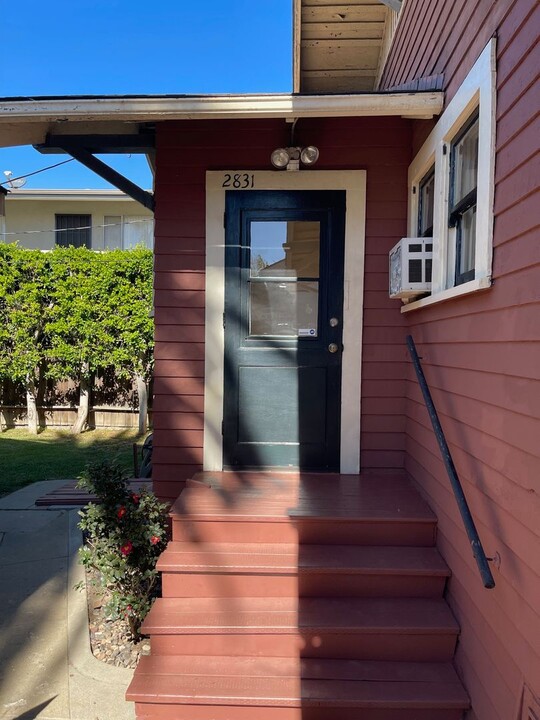 2831 E 8th St-Unit -2831 in Long Beach, CA - Foto de edificio