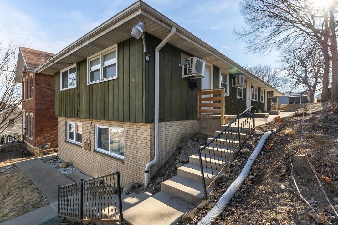 770 University Ave in Dubuque, IA - Building Photo