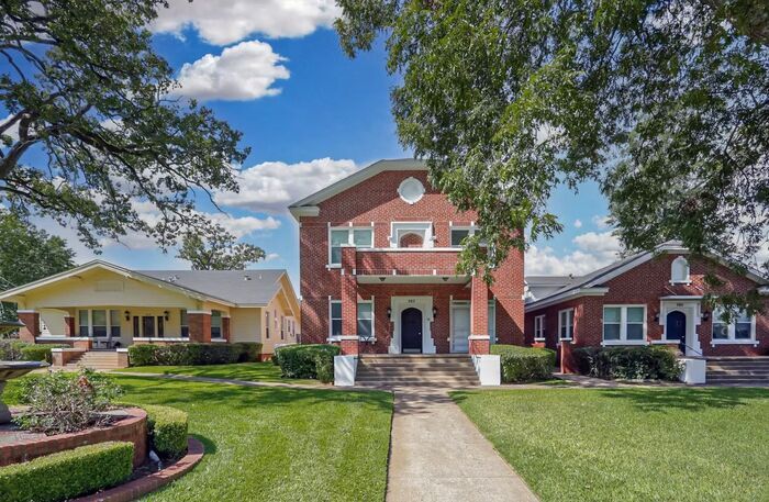 117 W Phillips St in Tyler, TX - Building Photo