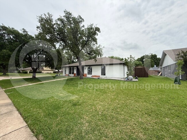 property at 914 Hillsdale Dr