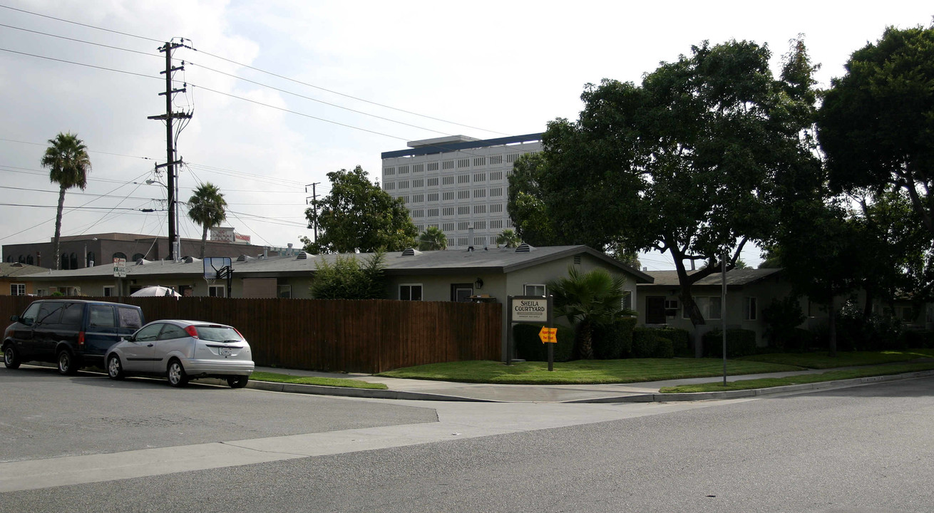 Sheila Courtyard in City Of Commerce, CA - Foto de edificio