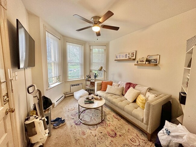 326 North Carolina Ave SE in Washington, DC - Building Photo - Building Photo