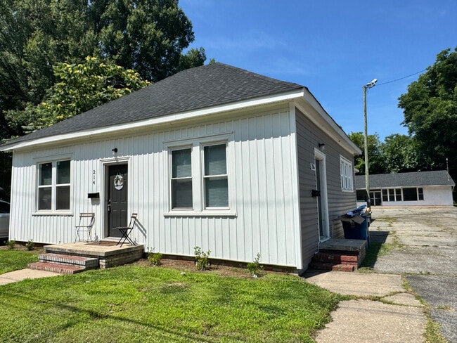 214 E Horah St in Salisbury, NC - Foto de edificio - Building Photo