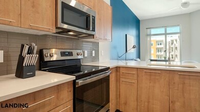 5256 International Dr, Unit 476 in Orlando, FL - Building Photo - Building Photo