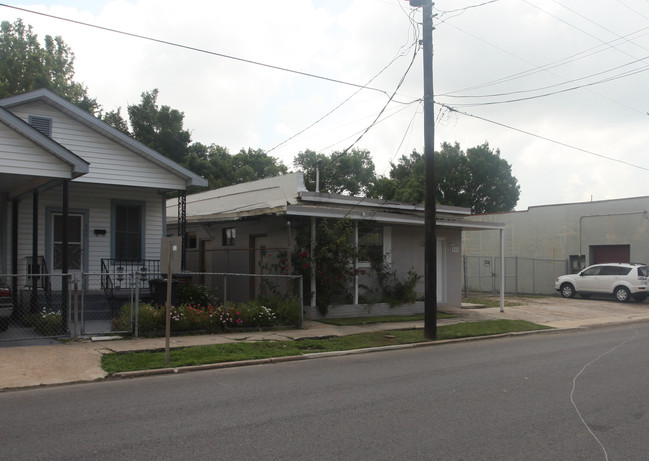 935 Eddie Robinson Senior Dr in Baton Rouge, LA - Building Photo - Building Photo