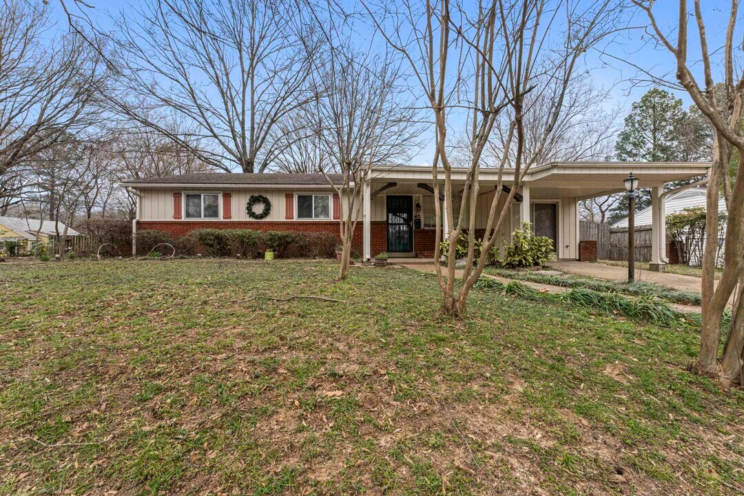 319 Homeville Rd in Collierville, TN - Foto de edificio