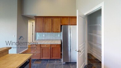 5258 Chris St in West Richland, WA - Building Photo - Building Photo