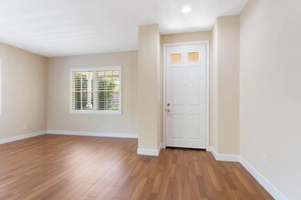 25617 Henley Way in Stevenson Ranch, CA - Foto de edificio - Building Photo