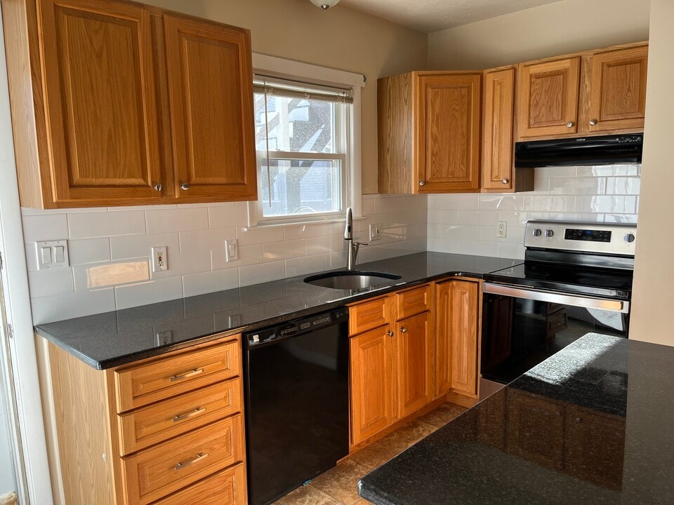 42 June St, Unit june st in Worcester, MA - Building Photo