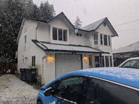 21424 Richmond Dr in Hope, BC - Building Photo