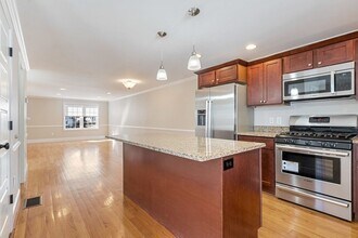 220 White St in Belmont, MA - Building Photo - Building Photo