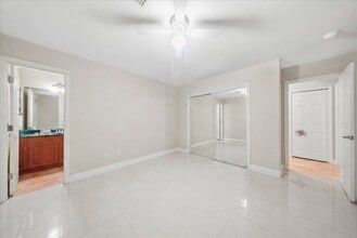 2201 Sunshine Blvd, Unit Main Apartment A in Naples, FL - Foto de edificio - Building Photo