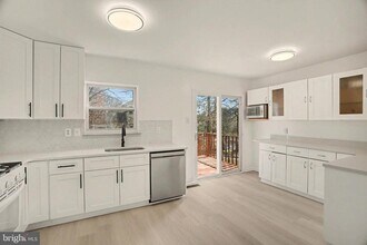 14805 Strawberry Ln in Burtonsville, MD - Building Photo - Building Photo